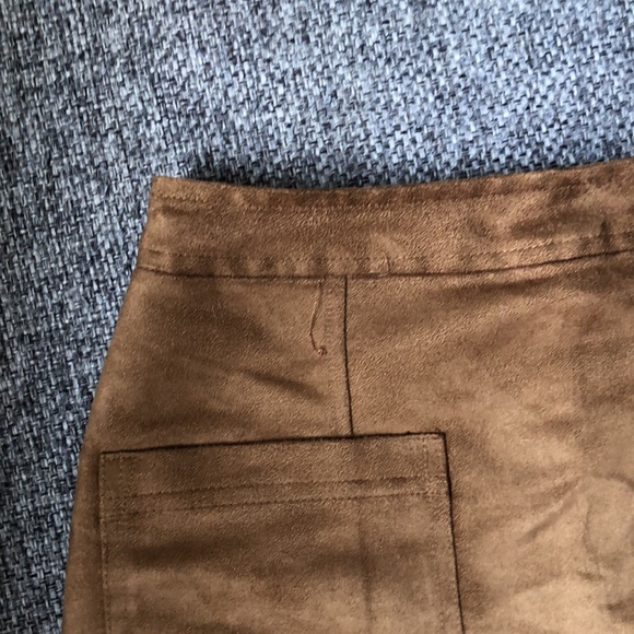 Old Navy size 2 suede mustard skirt - Picture 4 of 5